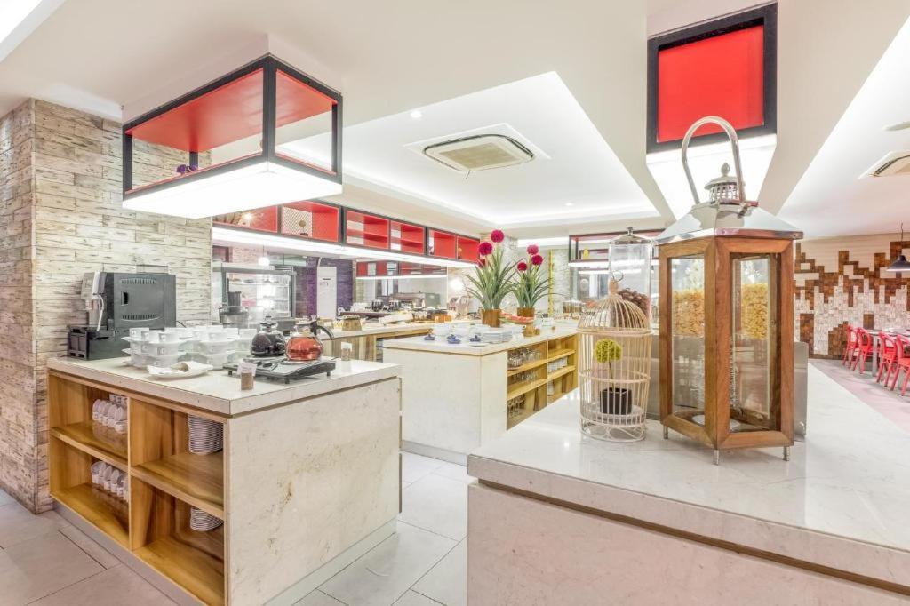Royal Bay Hotel Makassar Ngoại thất bức ảnh