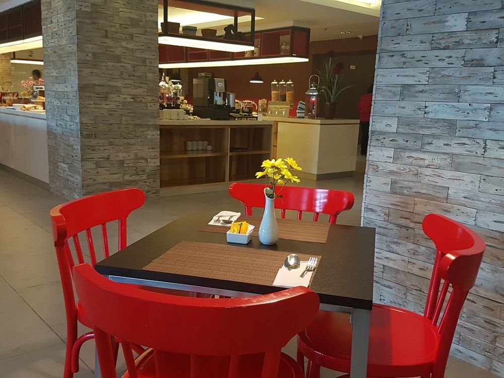 Royal Bay Hotel Makassar Ngoại thất bức ảnh