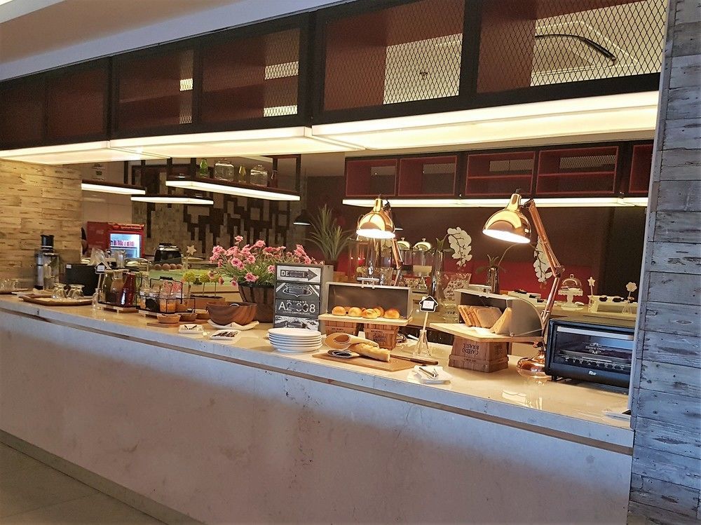 Royal Bay Hotel Makassar Ngoại thất bức ảnh
