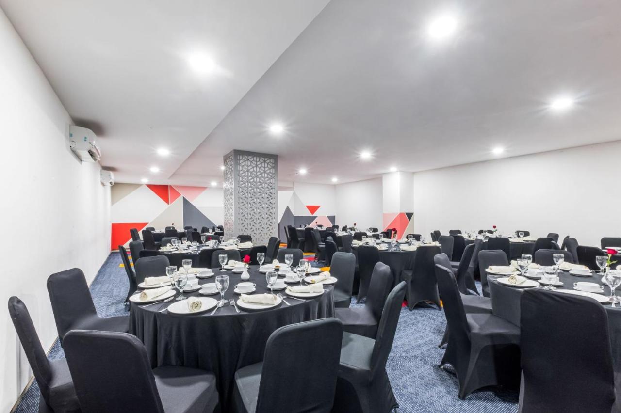 Royal Bay Hotel Makassar Ngoại thất bức ảnh
