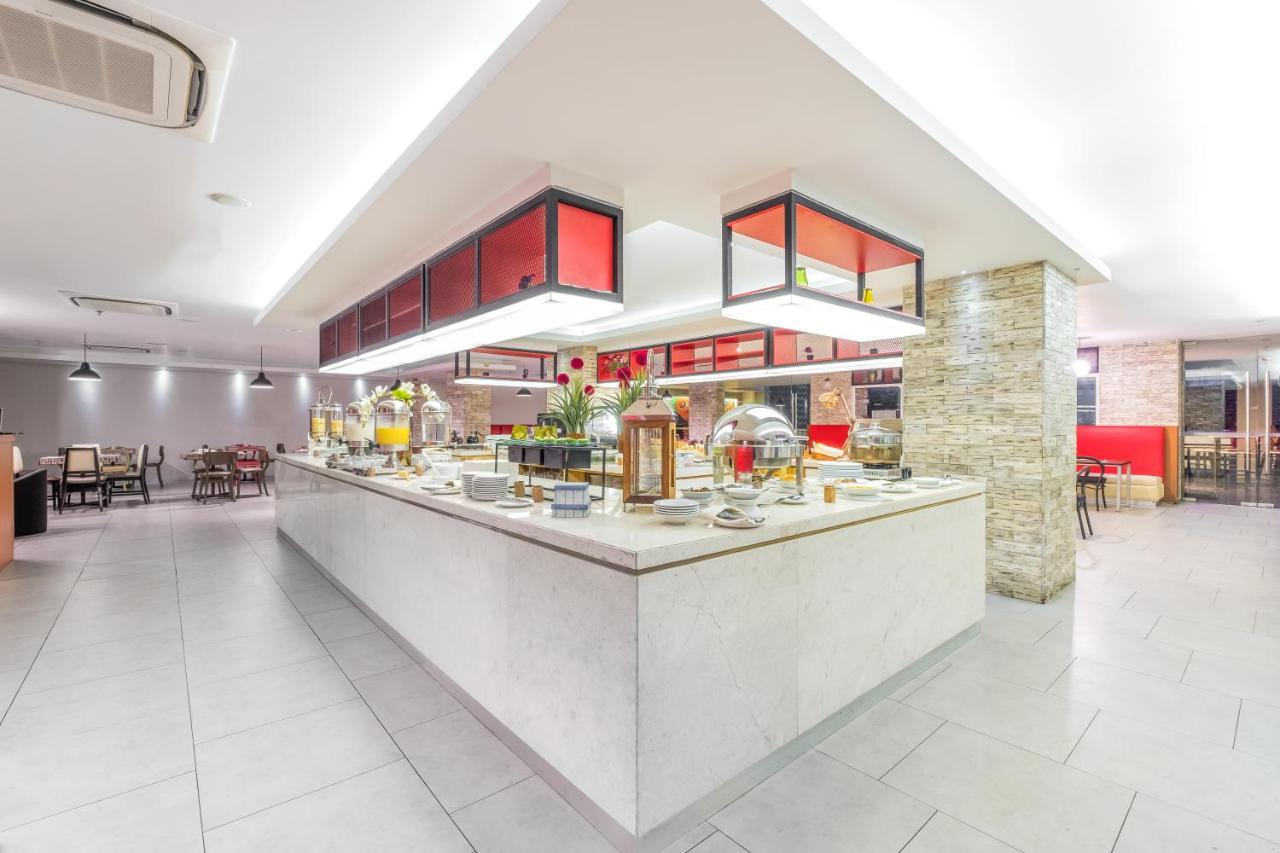 Royal Bay Hotel Makassar Ngoại thất bức ảnh